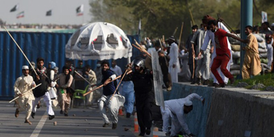 Samaa and Dawn staffers beaten up by mob in Islamabad